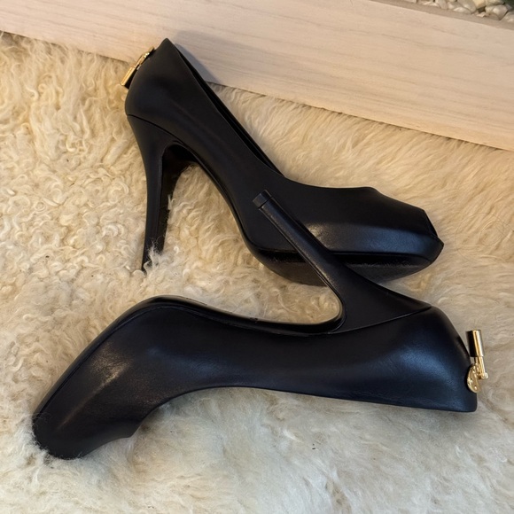 AUTHENTIC Luis Vuitton pumps - Picture 4 of 10